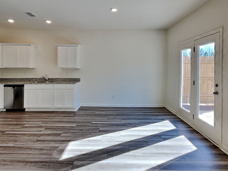 Building Photo - 126 Saginaw Ct