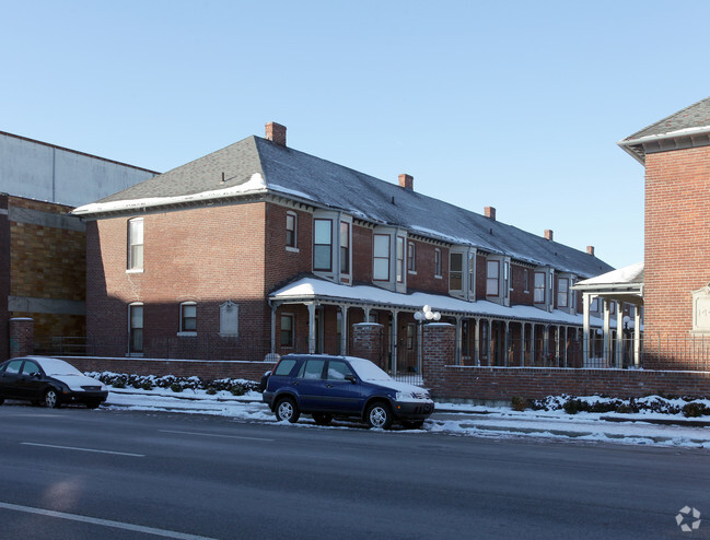 Building Photo - 1446 N Illinois St