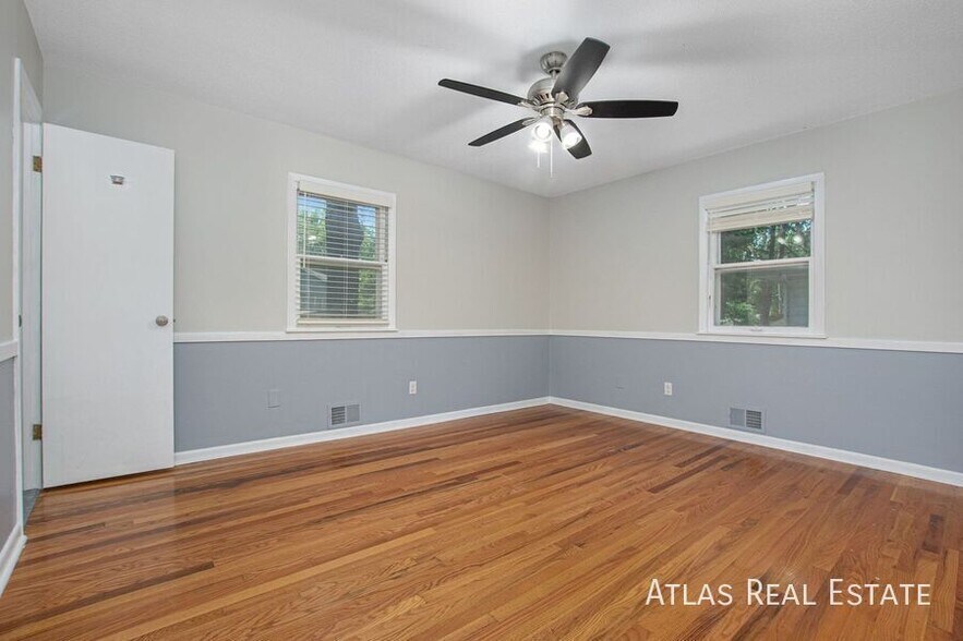 Building Photo - 625 NW Kay Dr