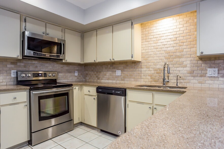Building Photo - 4524 Wyndcliff Cir