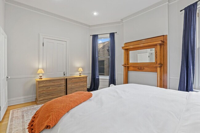 Building Photo - 550 E Town St