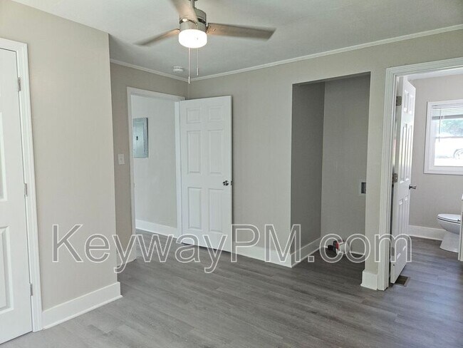 Building Photo - 302 Crystal Lake Dr