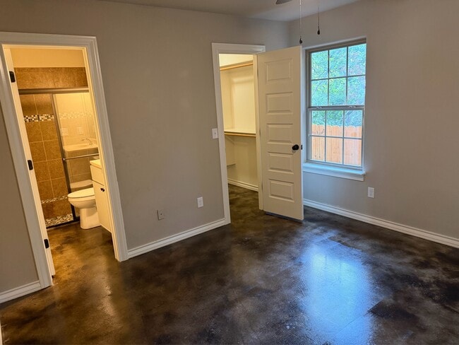 Building Photo - 1407 Crescent Bentonville Crescent