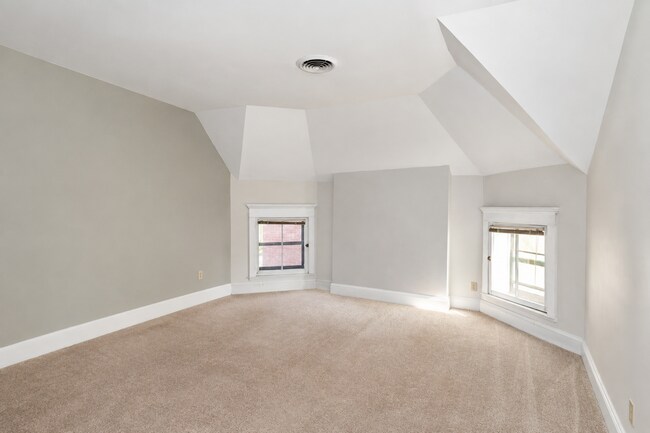 Building Photo - 1037 S 4th St