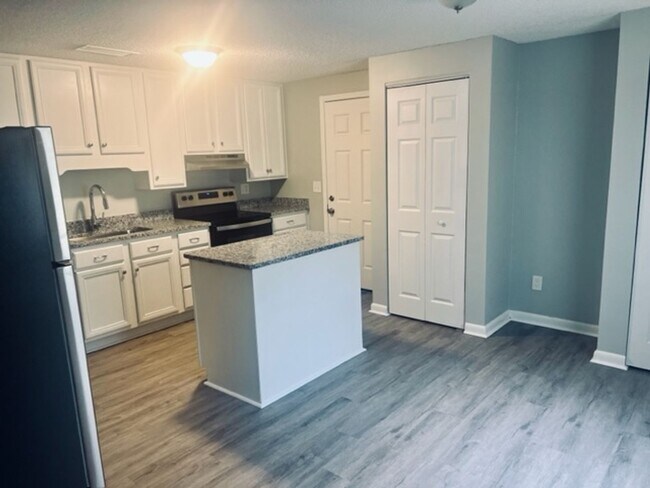 Building Photo - 3 BR/2BA | Newly Renovated Single Family Home | 1-Car Covered Parking | Front yard!