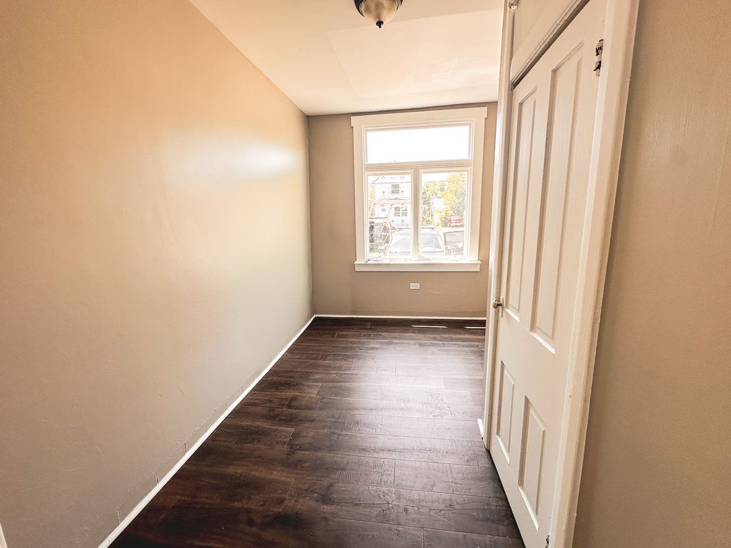 Building Photo - 330 12th Ave