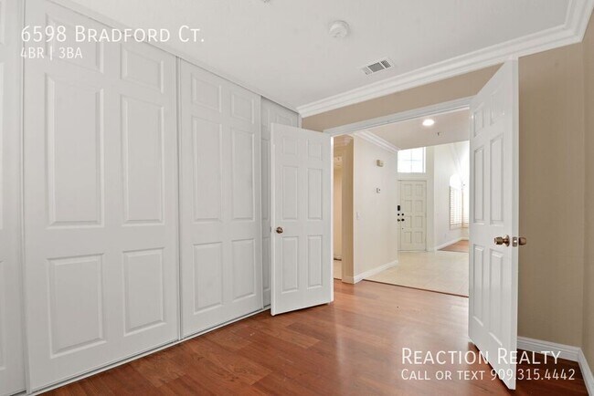 Building Photo - 6598 Bradford Ct