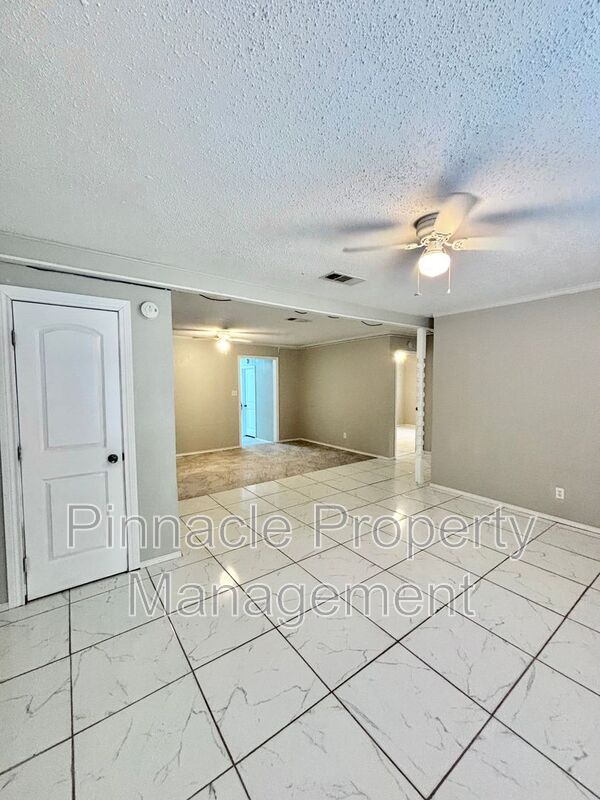 Building Photo - 1102 E 23rd St