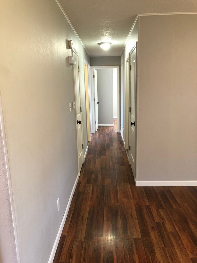 Building Photo - 3 Bedroom 2.5 Bath Home in the country!