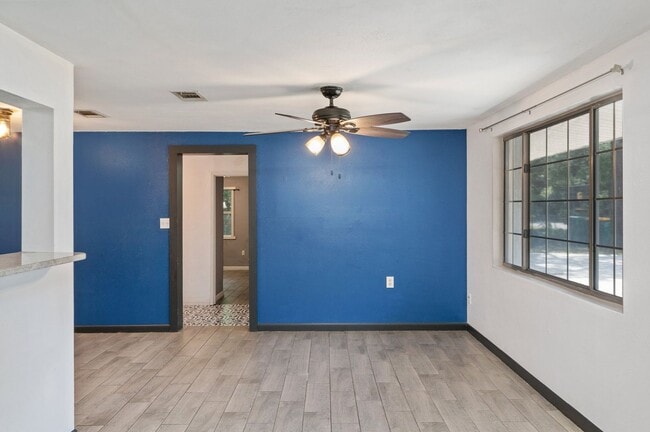 Building Photo - Updated home in Fort Walton Beach!
