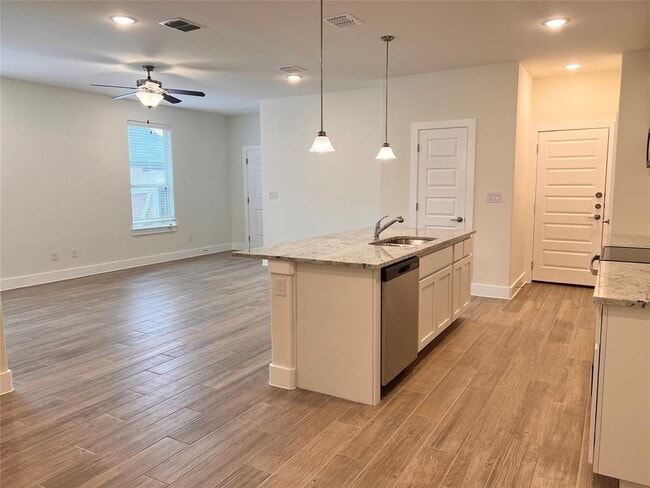 Building Photo - 442 Parkline Dr