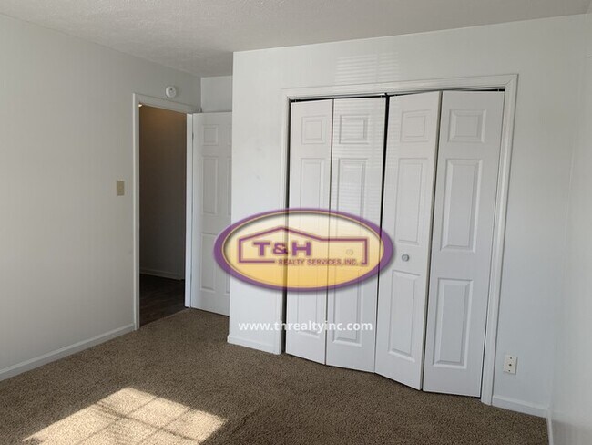 Building Photo - Lovely Pike Township Ranch!