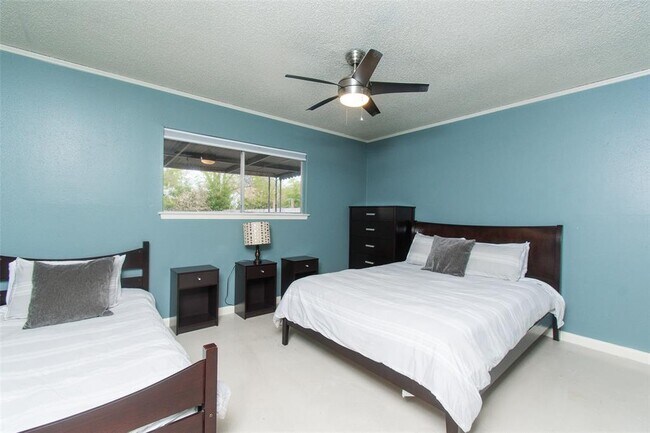 Building Photo - 2524 Berkett Dr