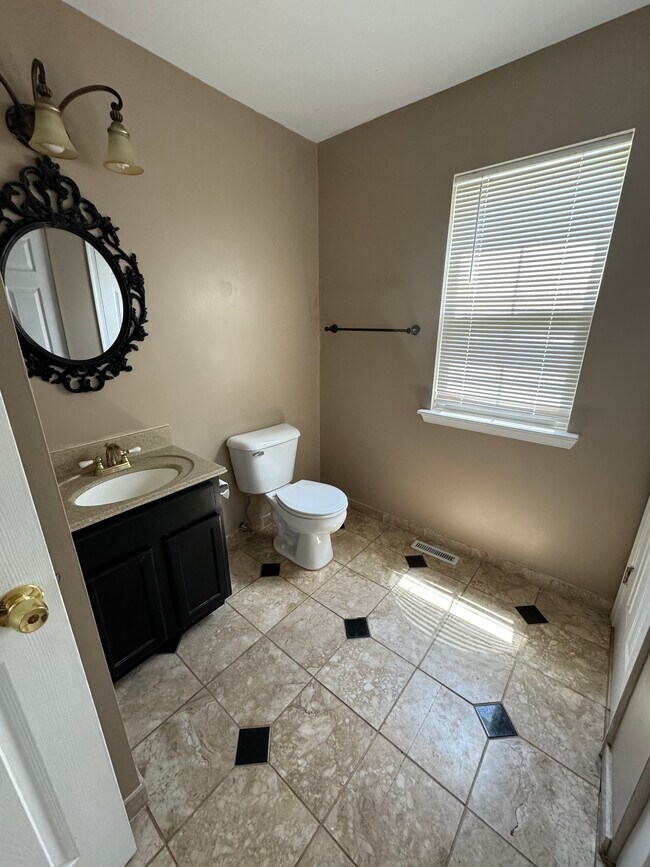 Building Photo - 415 S Zenia Ave