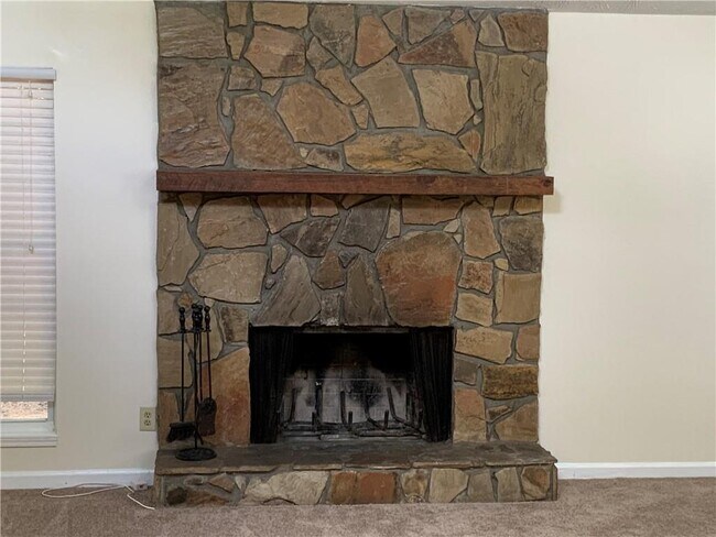 Building Photo - 4167 Oak Ferry Dr NE