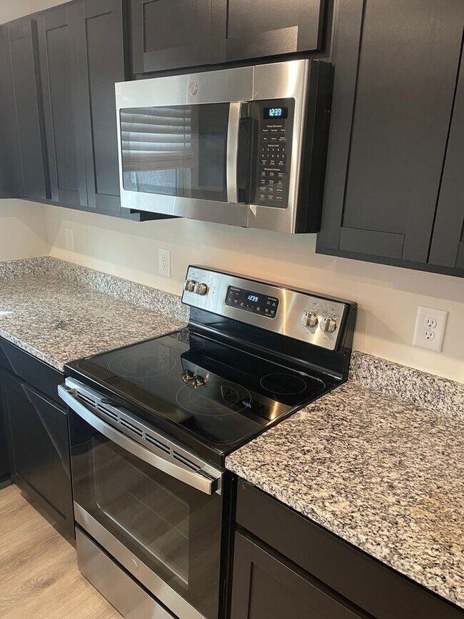 Building Photo - Stunning 3BR 3BA Home w/ Private Patio • Full Appliance Suite • Wooded-View Patio in Nashville