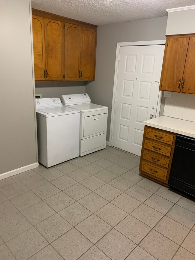 Building Photo - 1321 Bruce St