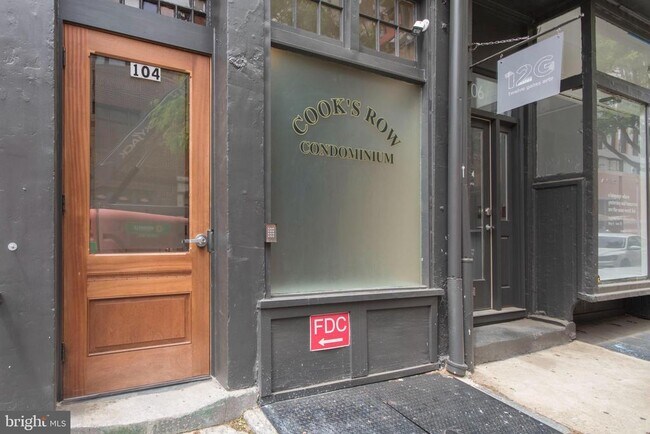 Building Photo - 104 N 2nd St