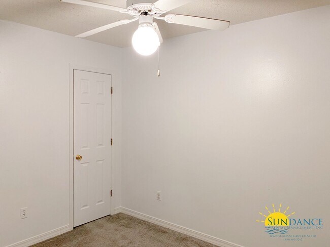 Building Photo - Stunning 3 Bedroom Villa in Navarre