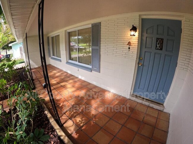 Building Photo - 311 Shore Dr E