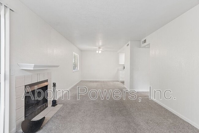 Building Photo - 2529 Greenwood Ln