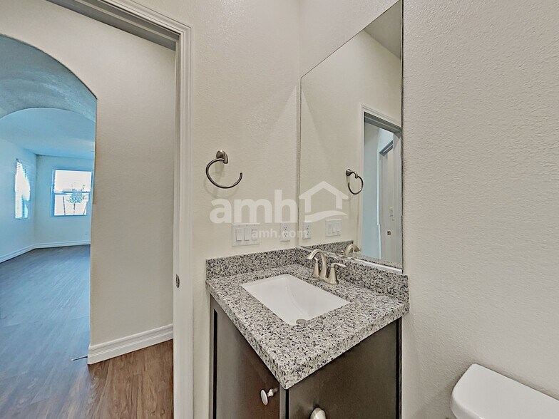 Building Photo - 5873 Petronius St