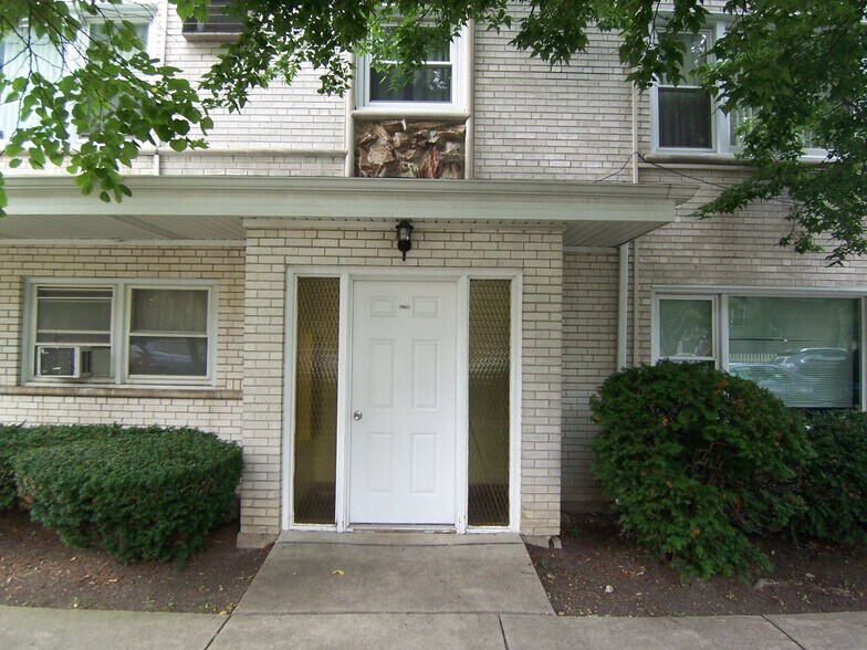 Building Photo - 4128 W Byron St