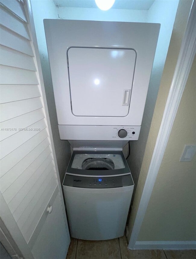 Building Photo - 1661 SE 29th Ct