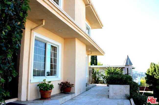 Building Photo - 11502 Dona Teresa Dr