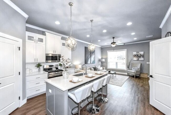 Building Photo - 517 E B St