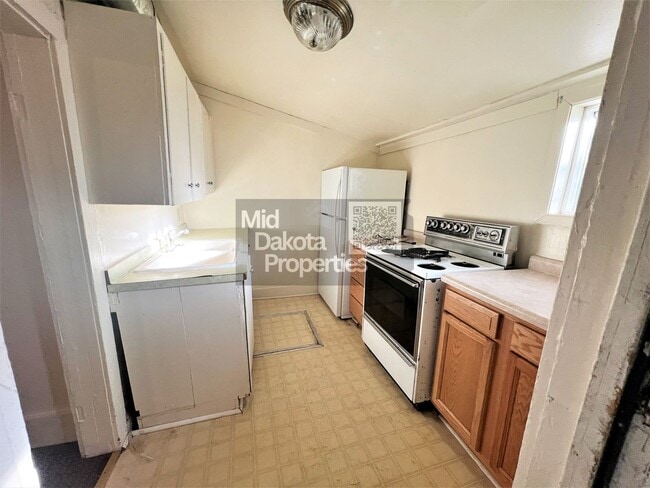 Building Photo - 608 S Wisconsin- 1 Bedroom House