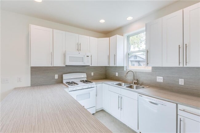 Building Photo - 1907 E 17th St