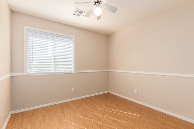 Building Photo - Charming 3 bed in Glendale!