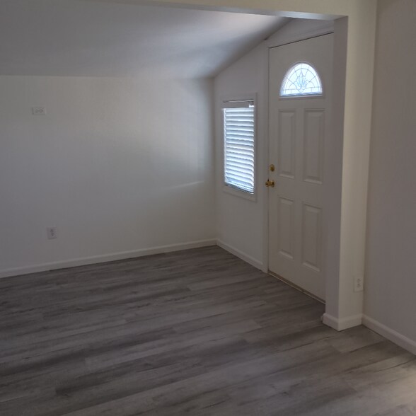 Building Photo - 30 Lake St Clair Dr