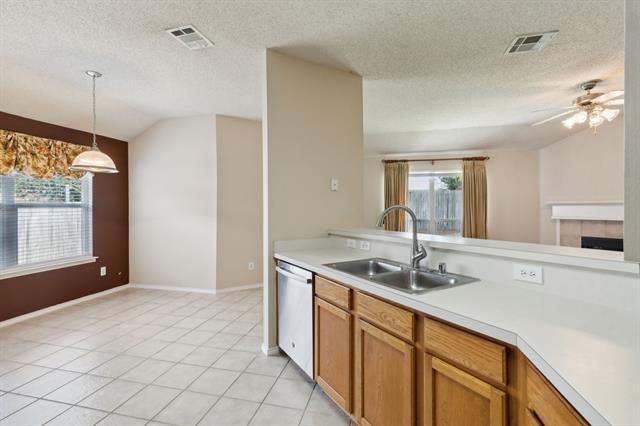 Building Photo - 9916 Nixon Dr