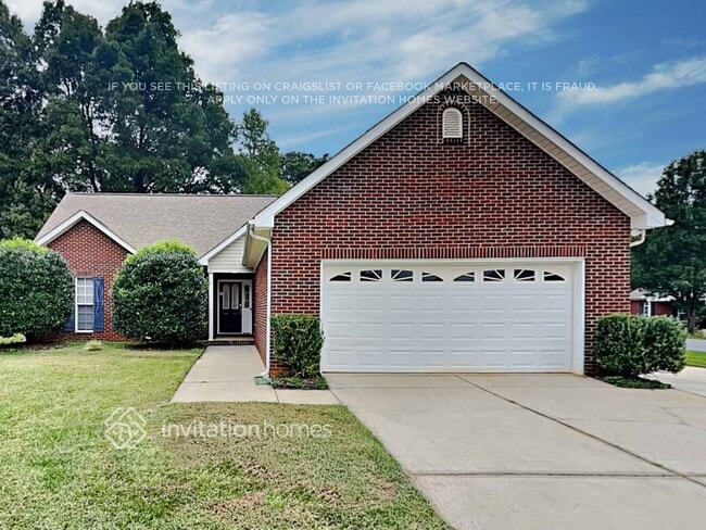 Building Photo - 321 Tamarack Dr