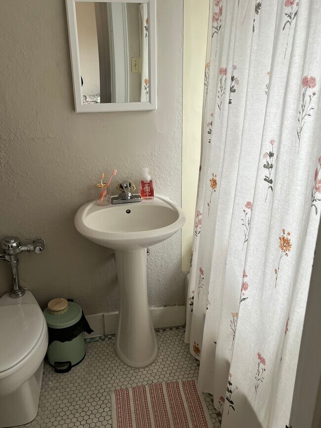 Building Photo - Kilbourn Apartments