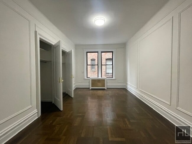 Building Photo - 206 W 104th St