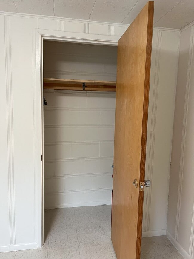 Building Photo - 1020 W Story St