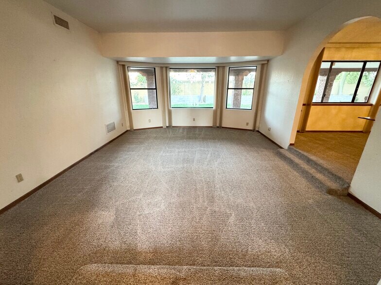 Building Photo - 3143 E Fox St