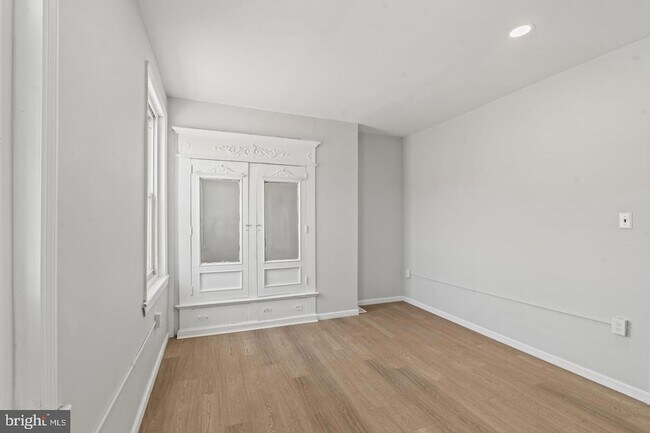 Building Photo - 2423 N Myrtlewood St