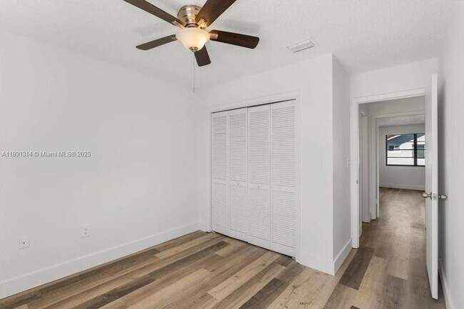 Building Photo - 2512 SW 113th Ct