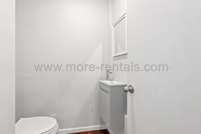 Building Photo - Stunning and move-in ready 3 bdr house