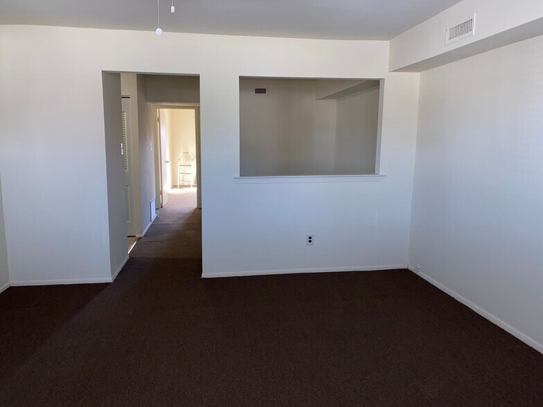 living room - 1022 Gum Pl