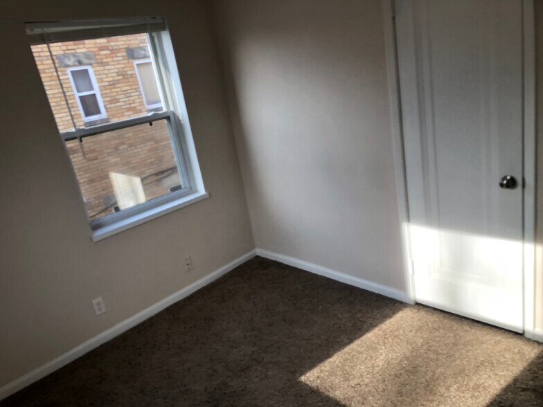 Building Photo - 530 Hadley Ave