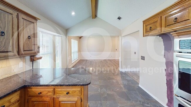 Building Photo - 1217 Babbling Brook Dr