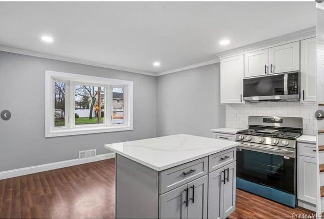 Building Photo - 92 Ruland Rd N