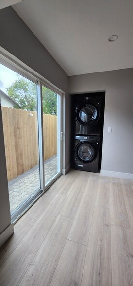 Building Photo - 5725 Klump Ave