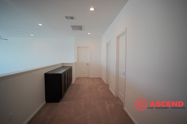 Building Photo - Beautiful 4-Bedroom Located In Highgate Co...