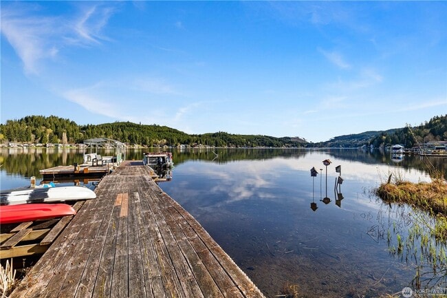 Building Photo - Lakefront Loft at Summit Lake with Air Con...